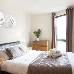 Apartment Cheltenham Plaza 
